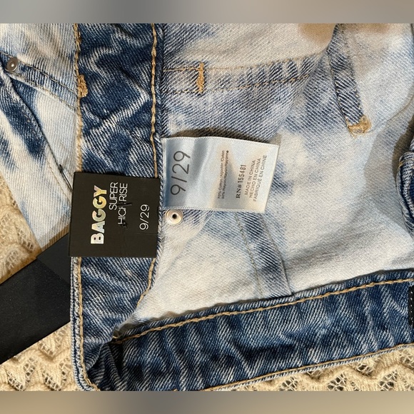 Women’s Baggy Super High Rise Jeans - Picture 4 of 4